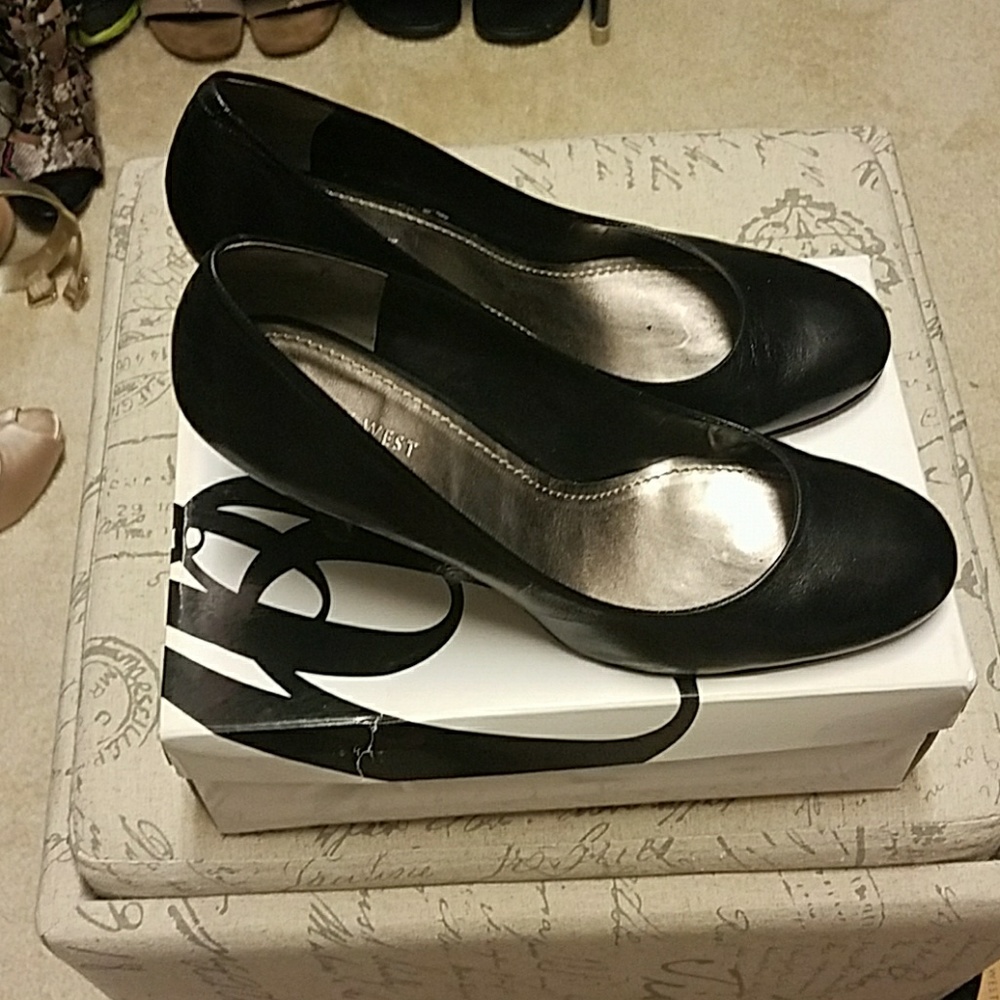 Nine West Black Leather Pumps