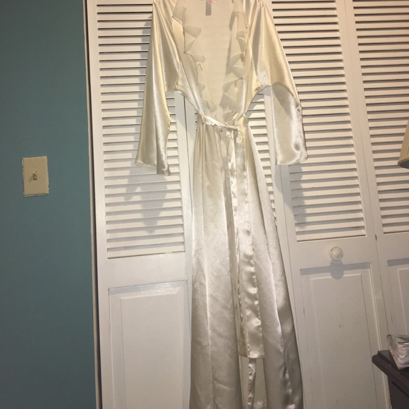 Oscar de la Renta silk robe - Picture 2 of 2