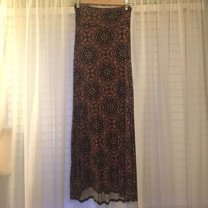 Super cute pattern maxi skirt.