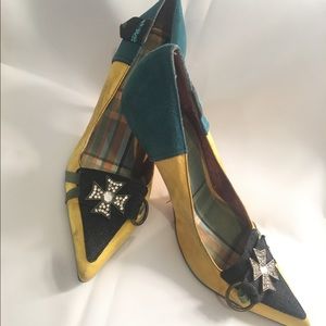 Two Lips Pointed toe pump