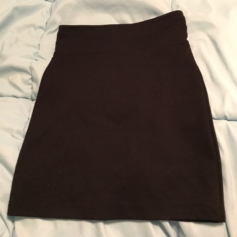 Forever 21 • Fitted Black Skirt