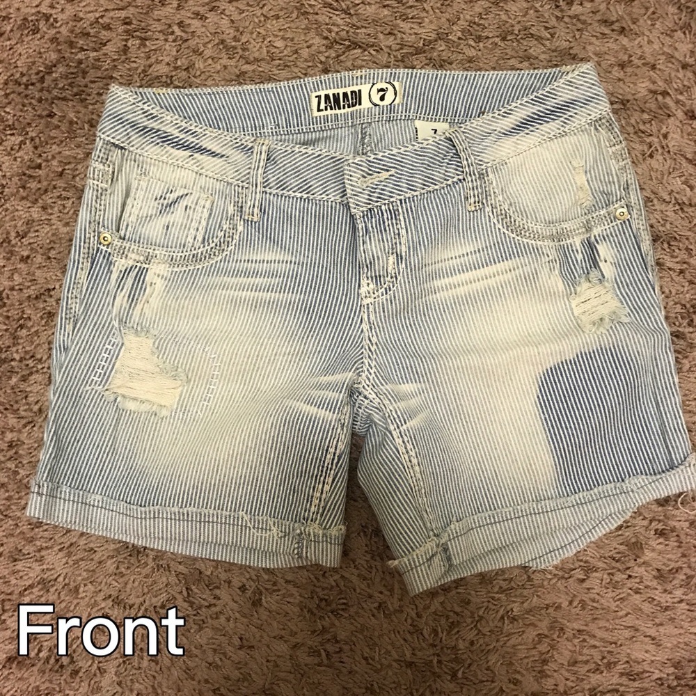 Distressed bermuda shorts