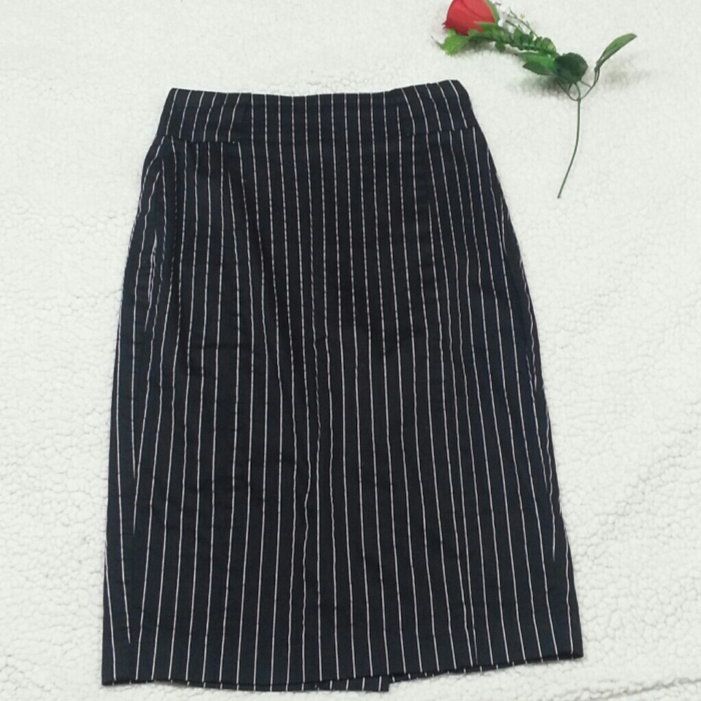 Twenty-one brand pencil striped skirt size XS