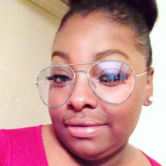 Meet your Posher, Djuana - Picture 1 of 1