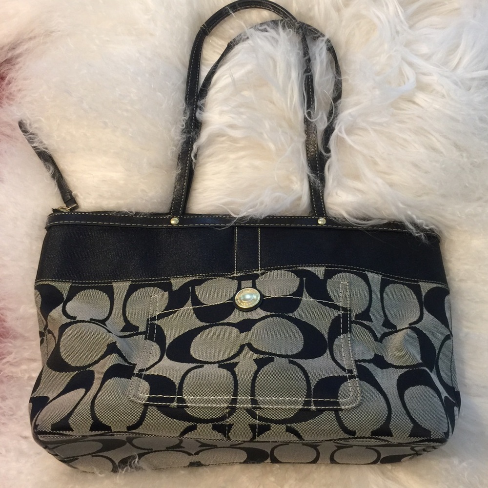 Excellent Coach navy signature hand bag purse