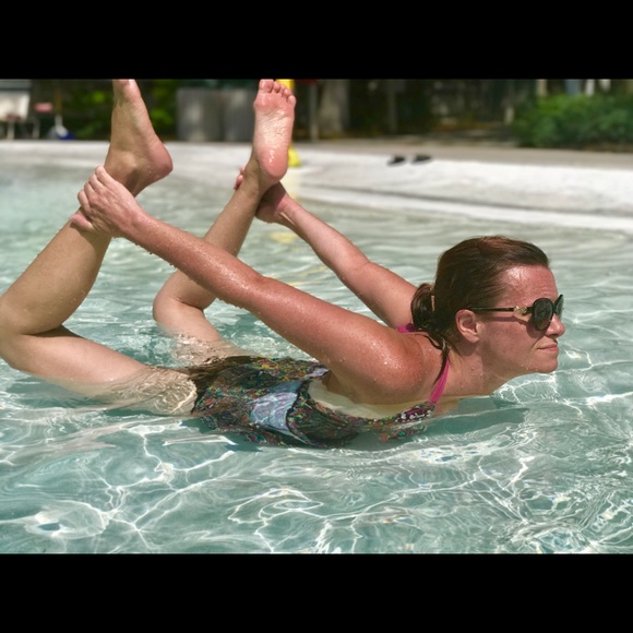 Meet your Posher, Rachel! LOVE shopping & selling - Picture 4 of 7