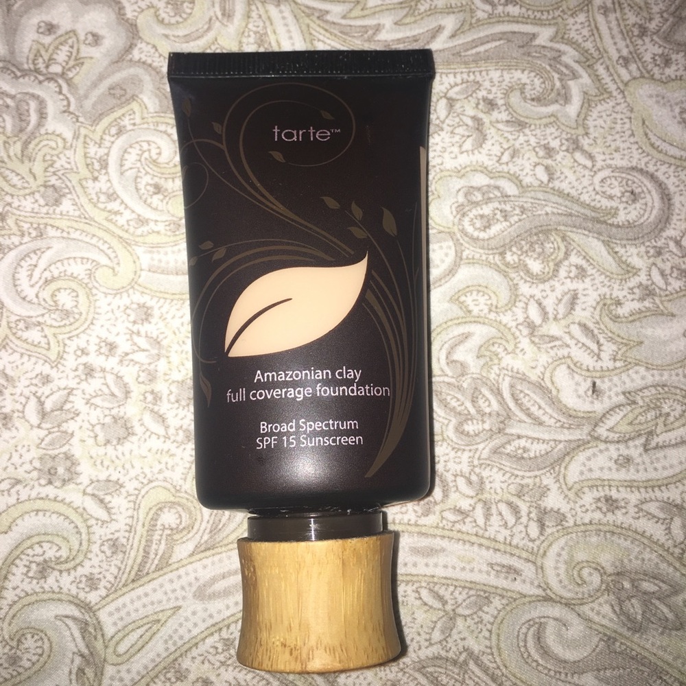 Tarte Amazonian clay foundation