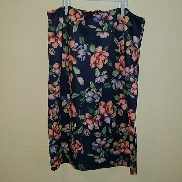 Plus blue/pink floral skirt - Picture 2 of 2