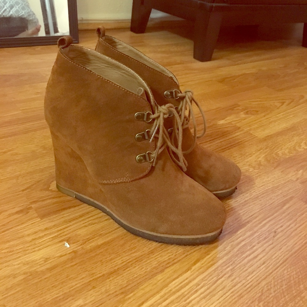 Steve Madden Tanngoo wedge suede booties