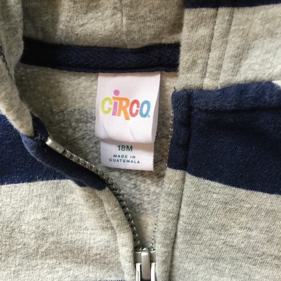 Very useful zipped hoodie 18M - Picture 2 of 3