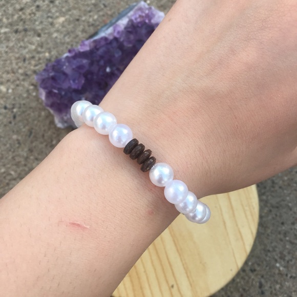 Handmade Pearl and Wood Bracelet - Picture 3 of 4