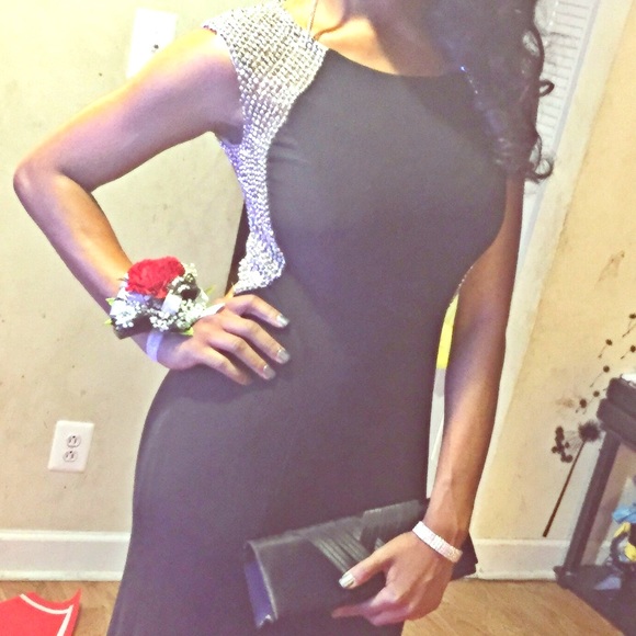 Gorgeous Gown - Picture 2 of 2