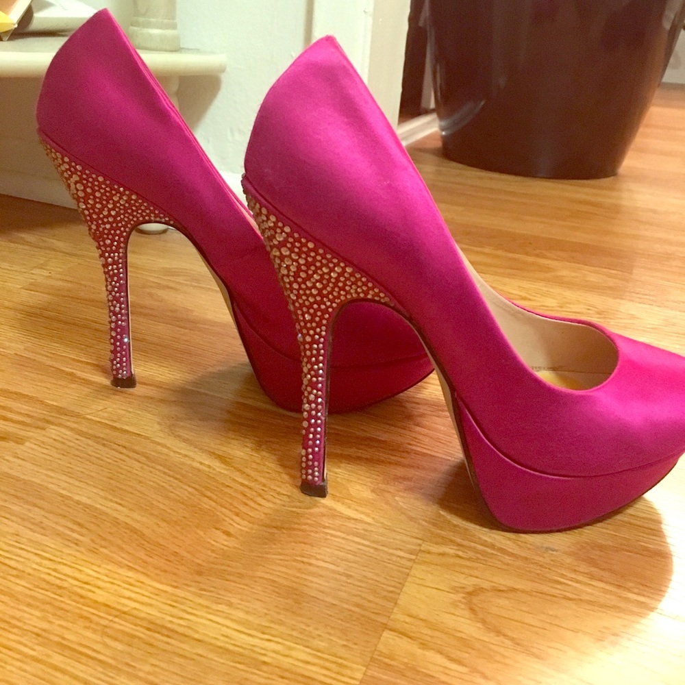 Steve Madden- PARTYY-R pink, satin, rhinestones