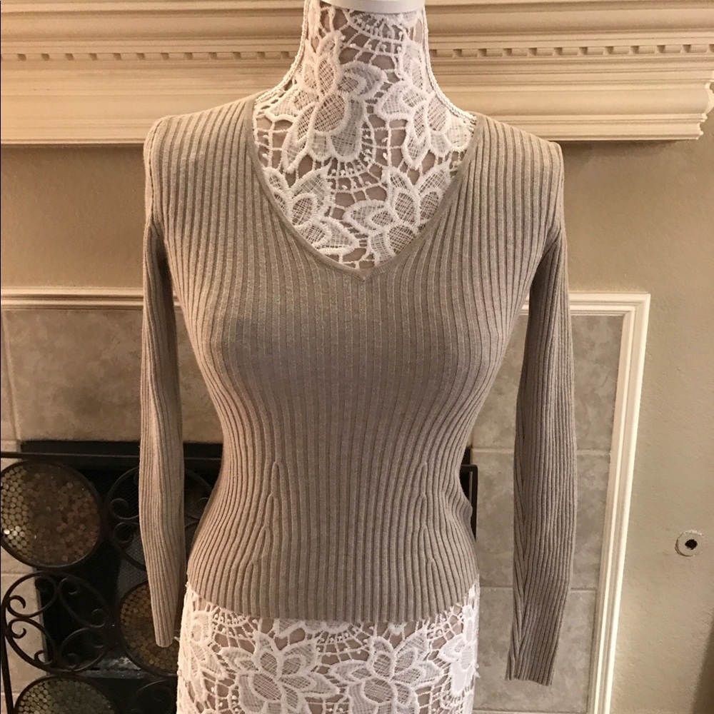 Gap light v-neck sweater