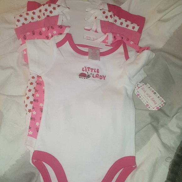 Other - ❤SOLD ON Ⓜ️❤5 piece set onesie