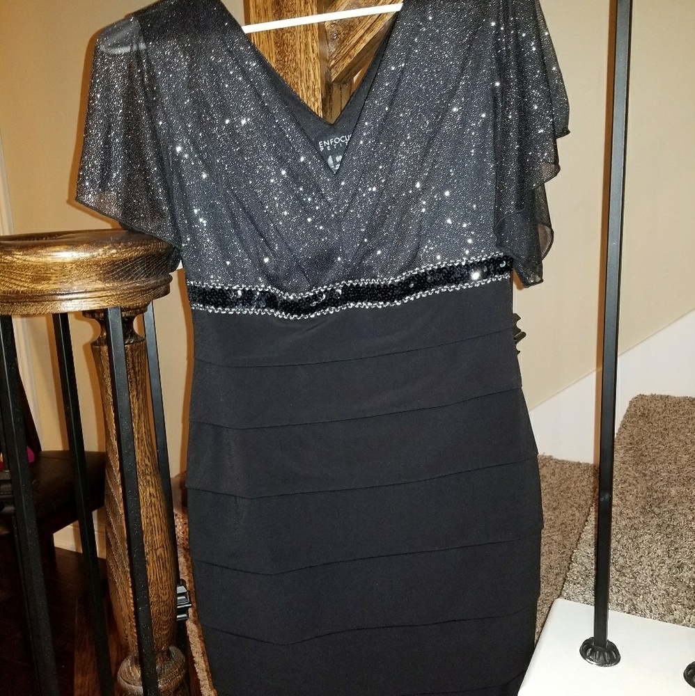 Black Formal Dress Size 6 Petite - Picture 2 of 4