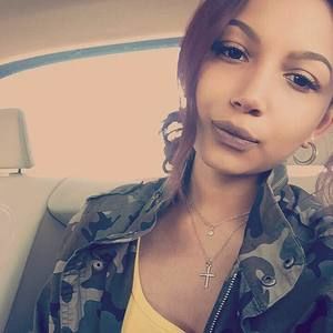 Meet your Posher, Gia