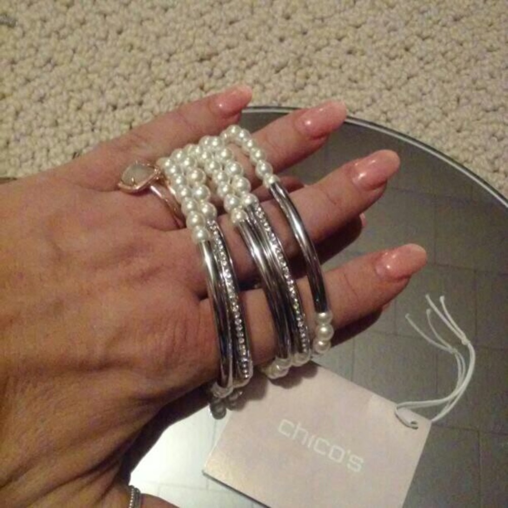 Chicos Pearl bracelet