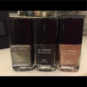 CHANEL nail polish