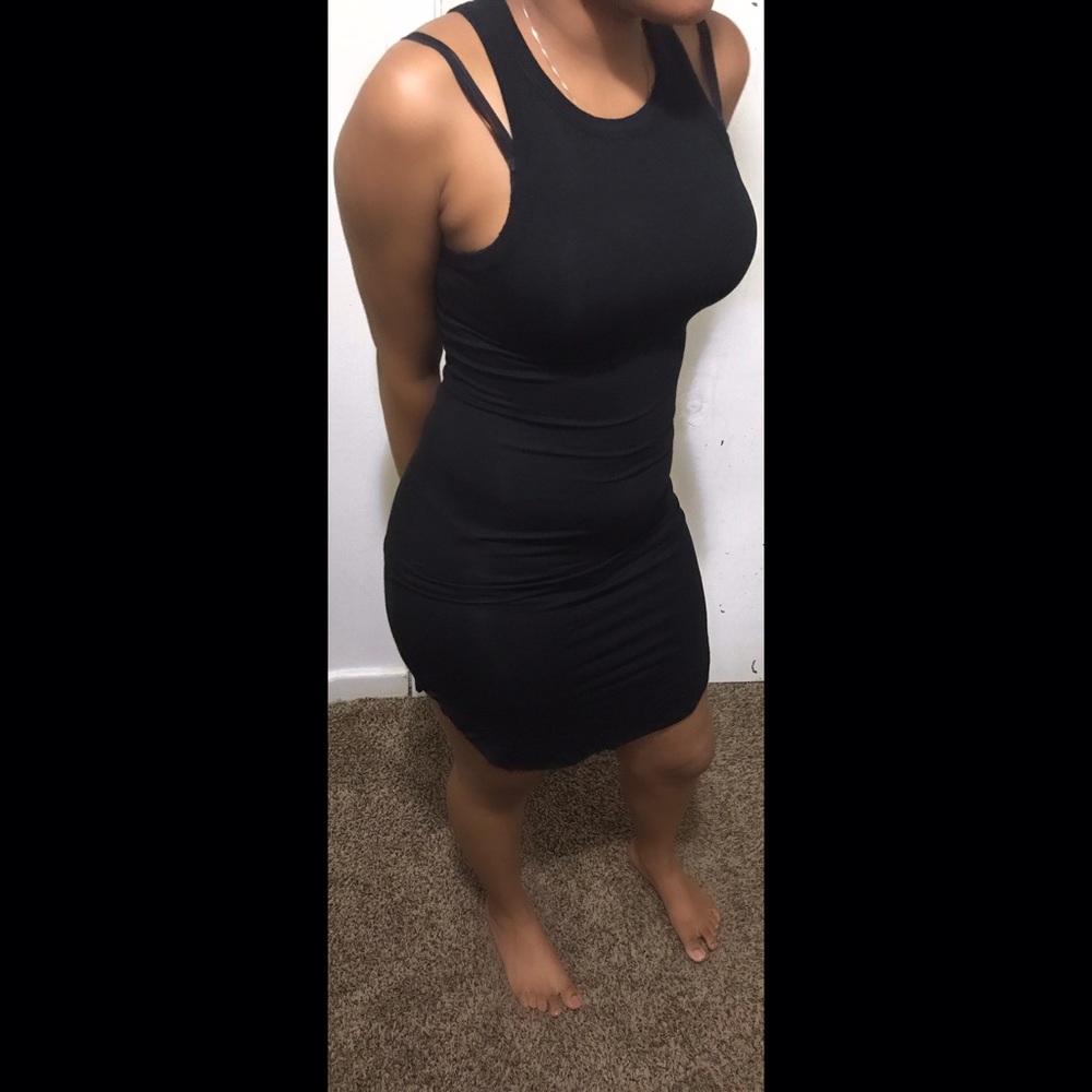 Sleeveless fitted dress