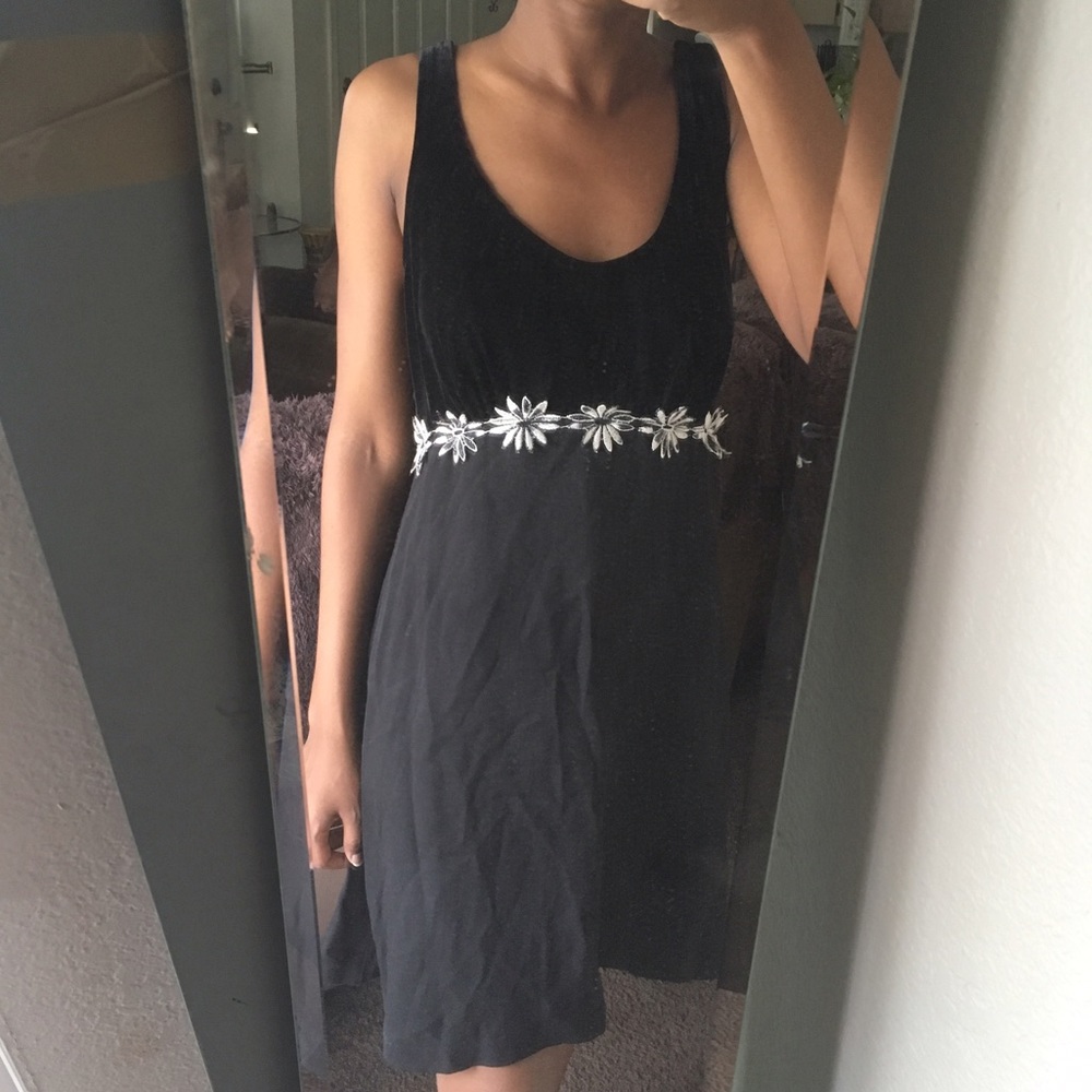 Vintage Black Velvet Daisy Print Party Dress