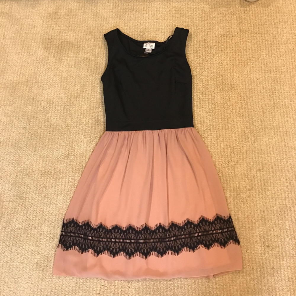 Sweet Storm dress 🌺PRICE DROP🌺