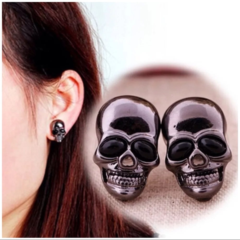 Gunmetal skull earrings