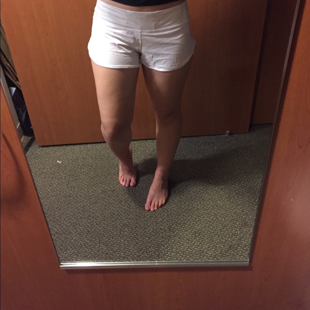 White LuLu Lemon Speed Shorts 2.5