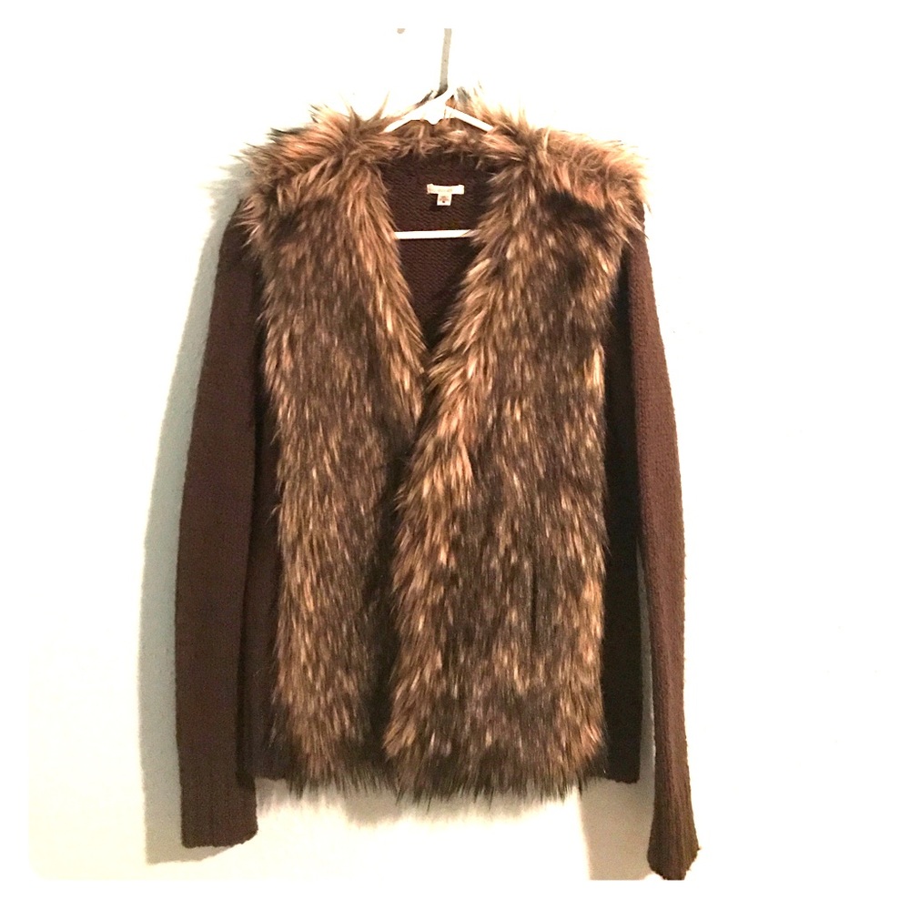 Cardigan with fur collar