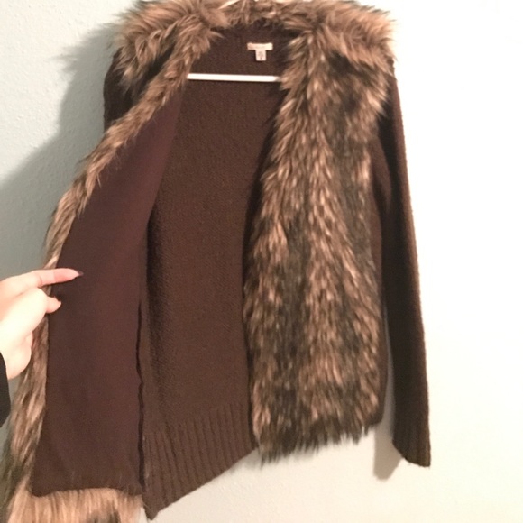 Cardigan with fur collar - Picture 3 of 4