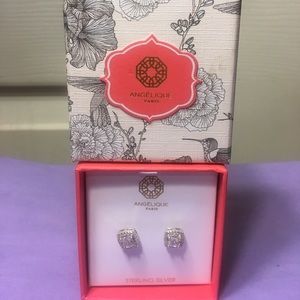 White gld halo Swarovski earring n sterling silver