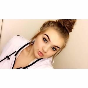 Meet your Posher, Makenzie
