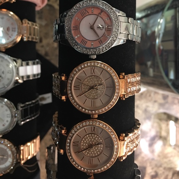 6 Jennifer lopez watches main image 4