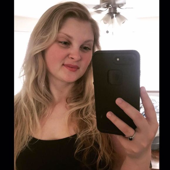 Meet your Posher, Alexis - Picture 1 of 1