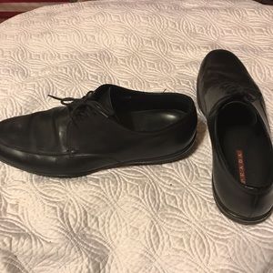 Men's Prada lace up dress shoes