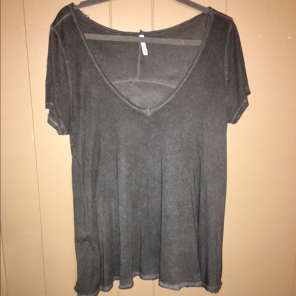 Flowy tee! Boutique brand with cute detailing!