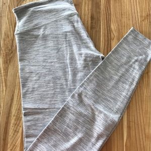 NWOT Lululemon Wunder Under leggings