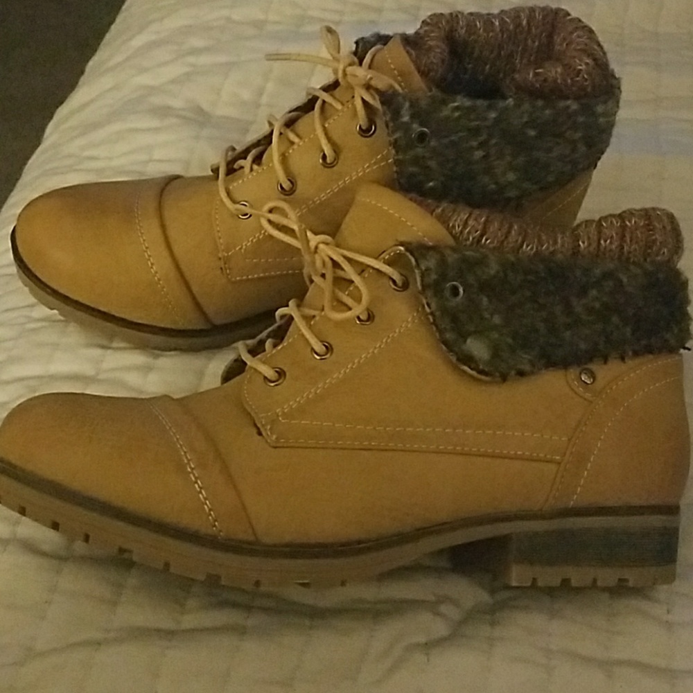 Boots - Picture 2 of 5