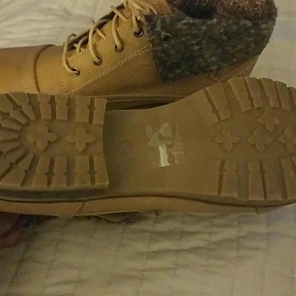 Boots - Picture 3 of 5