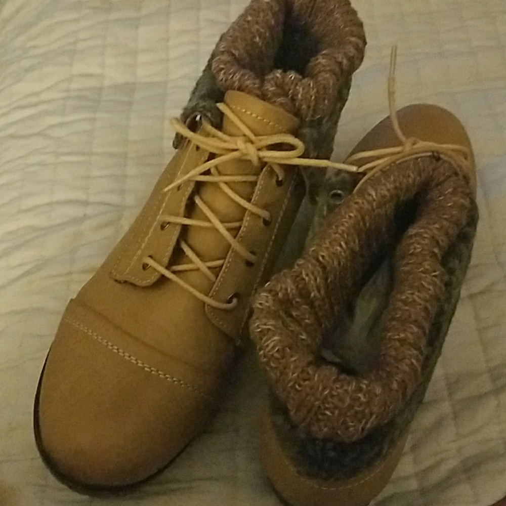 Boots - Picture 4 of 5
