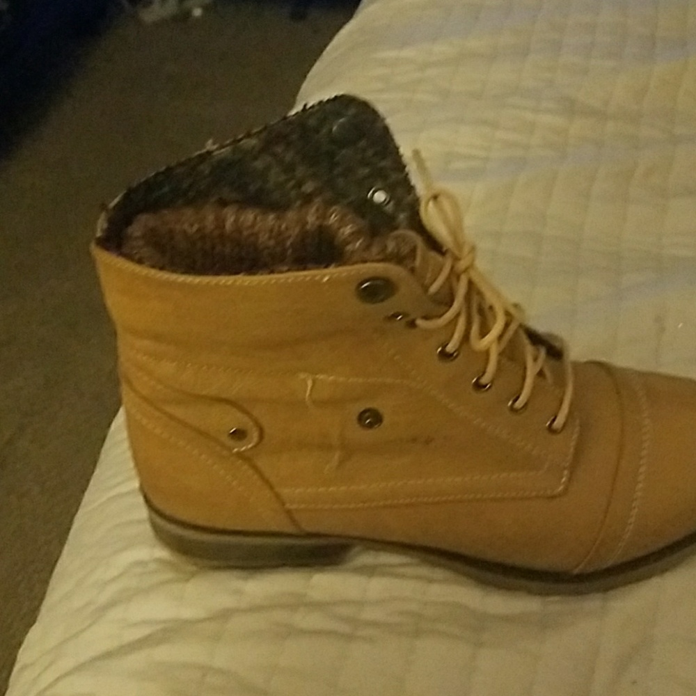 Boots - Picture 5 of 5