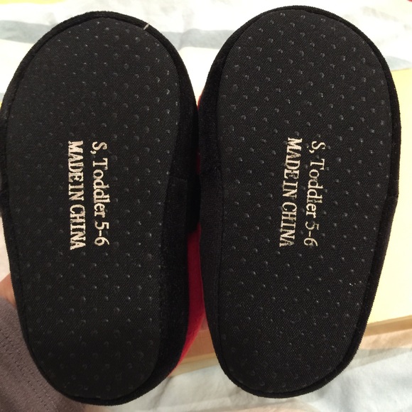 Spider-Man slippers size 5-6. Brand new - Picture 2 of 3