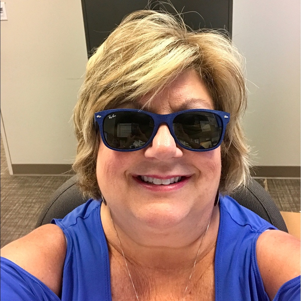 Meet your Posher, Debbie