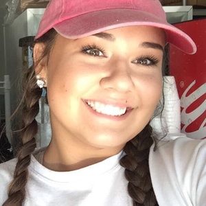 Meet your Posher, Olivia