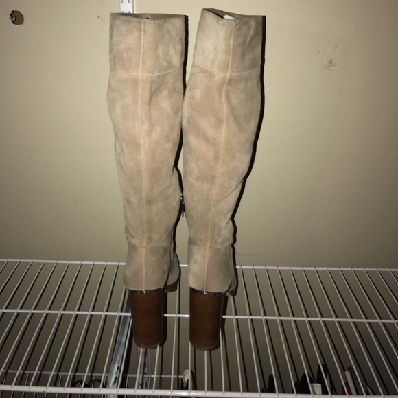 GORGEOUS Tan Suede Michael Kors Heeled Boots - Picture 3 of 3