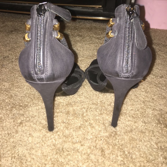 Alexander McQueen T-strap sandals - Picture 6 of 6