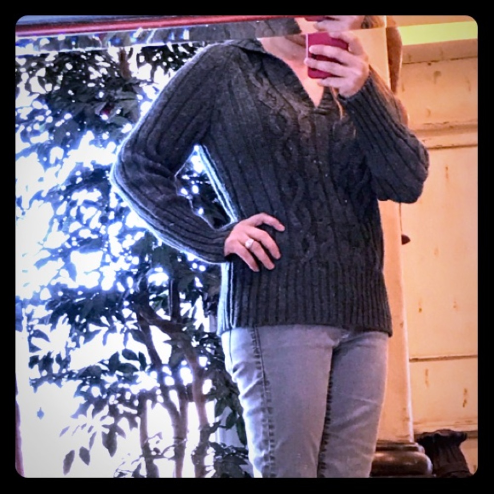 Gray/Grey hooded Gap Sweater Size L