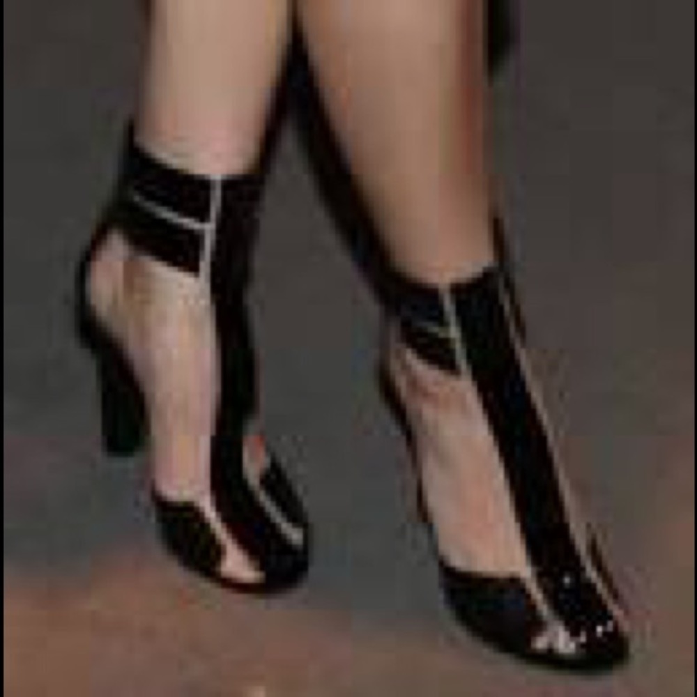 *LOOKING FOR THESE TF heels *