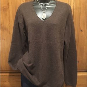 100% Cashmere V-neck sweater