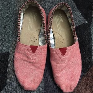 TOMS RED 7.5 - Great Condition.